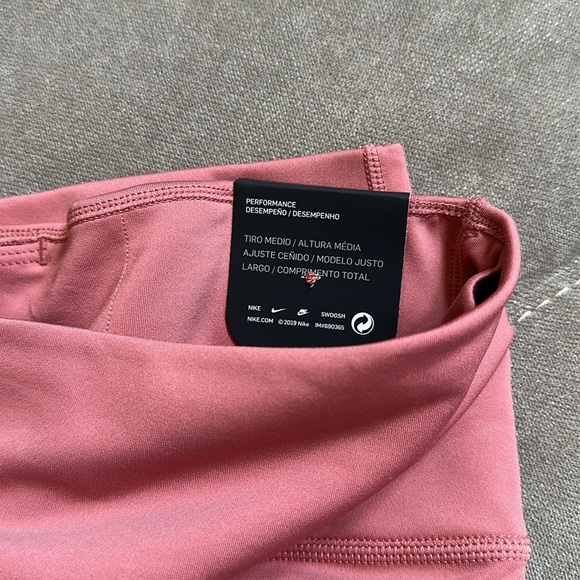 Nike Performance Top in Dusty Pink - Picture 10 of 10